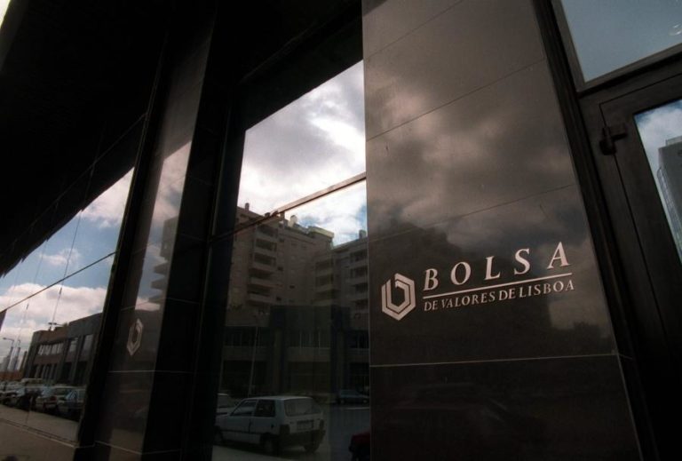 BOLSA DE LISBOA A SUBIR 0,44%