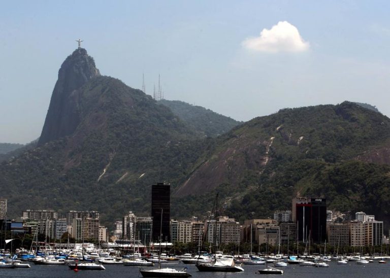 NO BRASIL 65,6% DAS FAMÍLIAS ESTAVAM ENDIVIDADAS EM DEZEMBRO – SONDAGEM