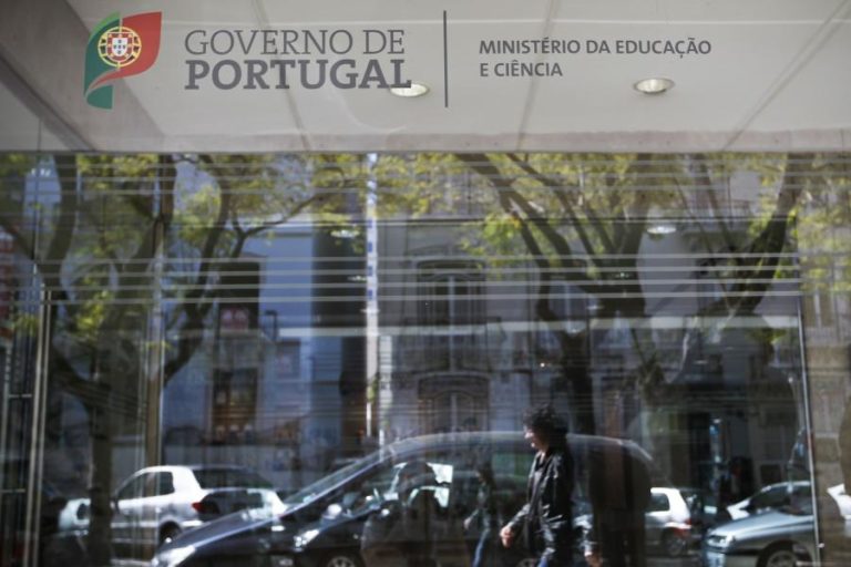 ESCOLA SUSPENDEU OS DOIS ALUNOS ENVOLVIDOS EM DISCUSSÃO EM BRAGA