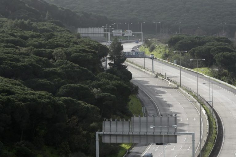 DESPISTE DE CAMIÃO FAZ DOIS FERIDOS LIGEIROS E CONDICIONA IC17 NOS DOIS SENTIDOS