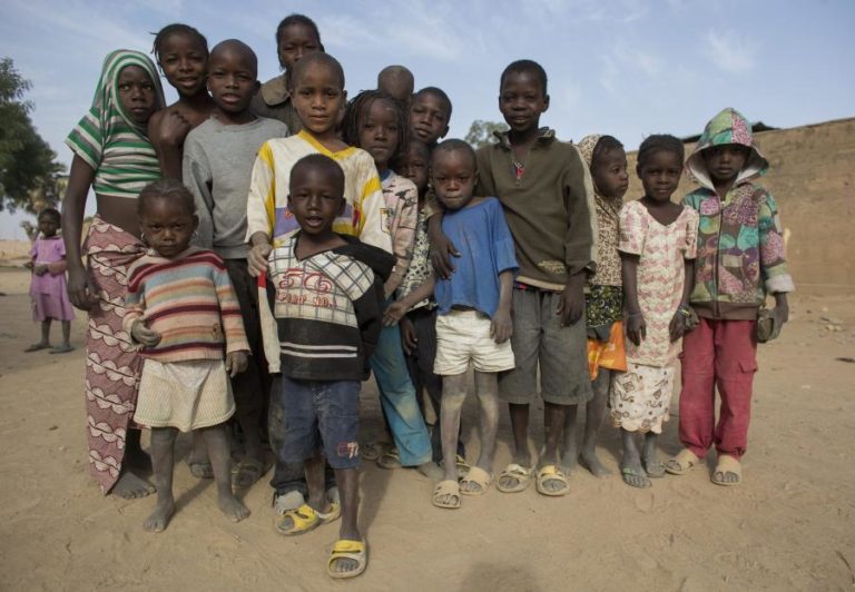 VIOLÊNCIA AFASTA 670.000 CRIANÇAS DAS ESCOLAS EM NÍGER, MALI E BURKINA FASO