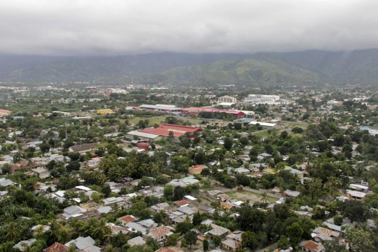 MENINA MORRE EM VALETA EM DÍLI, CHUVAS PROVOCAM CHEIAS E CENTENAS DE DESALOJADOS