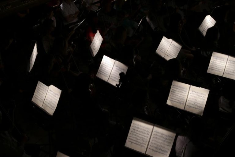 MÚSICOS E ÓPERA DE PARIS DÃO CONCERTO-PROTESTO CONTRA REFORMA DO SISTEMA DE PENSÕES