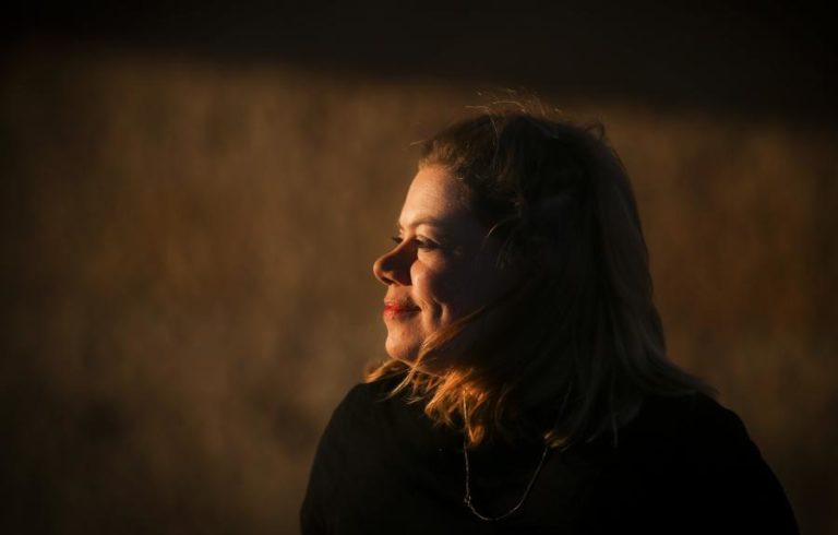 EM “MADREPÉROLA” CAPICUA ‘RAPPA’ SOBRE COISAS SÉRIAS DE UMA FORMA MAIS SOLAR