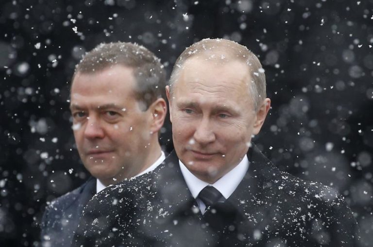 GOVERNO RUSSO APRESENTOU DEMISSÃO E PUTIN ACEITOU
