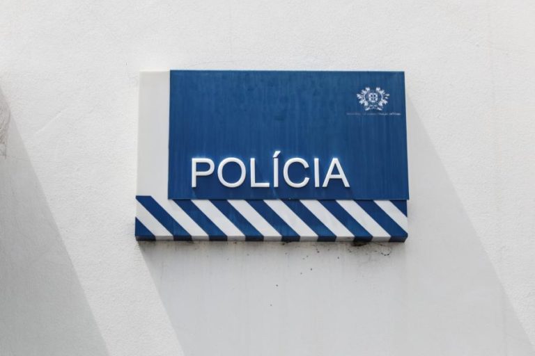 PSP INVESTIGA OCORRÊNCIA QUE ENVOLVEU AGRESSÕES E DETENÇÃO DE UMA MULHER NA AMADORA