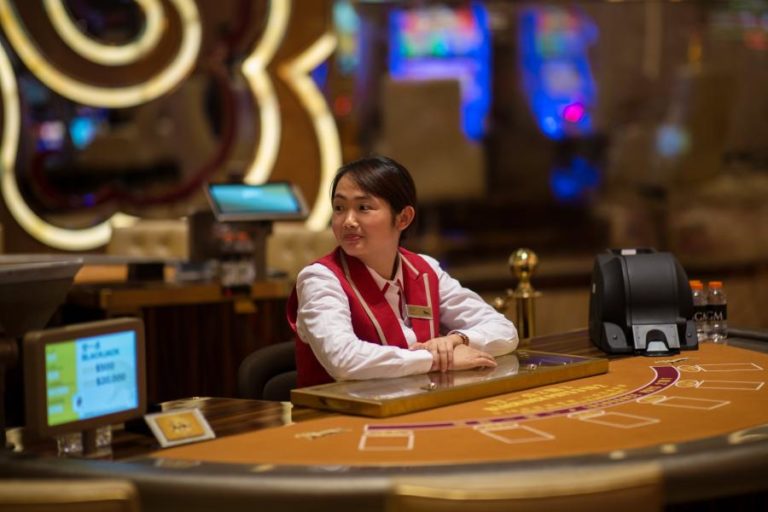 RECEITAS DO JOGO EM MACAU DESCEM 3,4% EM 2019 PARA 32,43 MIL MILHÕES DE EUROS