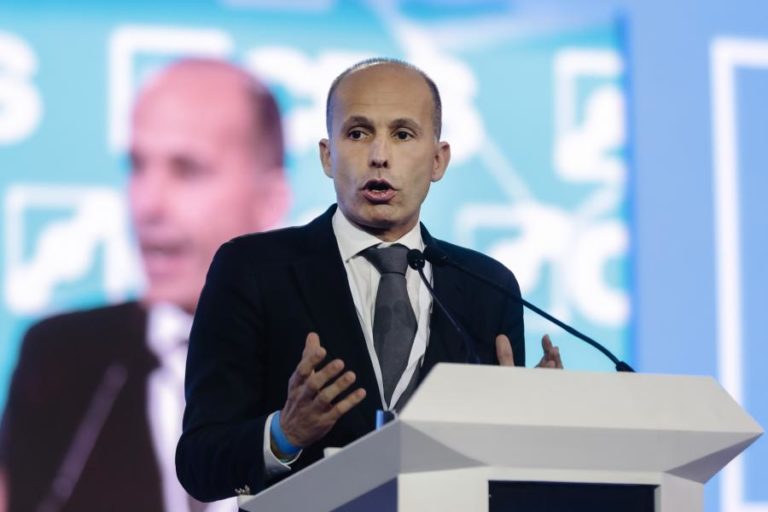 CDS/CONGRESSO: DIÁLOGAR É COM PSD E NÃO DESFOCAR DEBATE COM OUTROS — MOTA SOARES