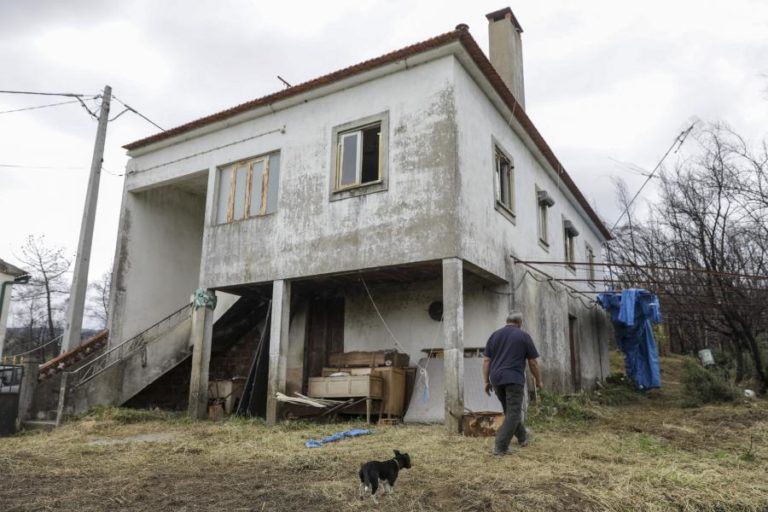 PEDRÓGÃO GRANDE: MP DE LEIRIA MANTÉM ACUSAÇÃO A ARGUIDOS DO PROCESSO DE RECONSTRUÇÃO DAS CASAS