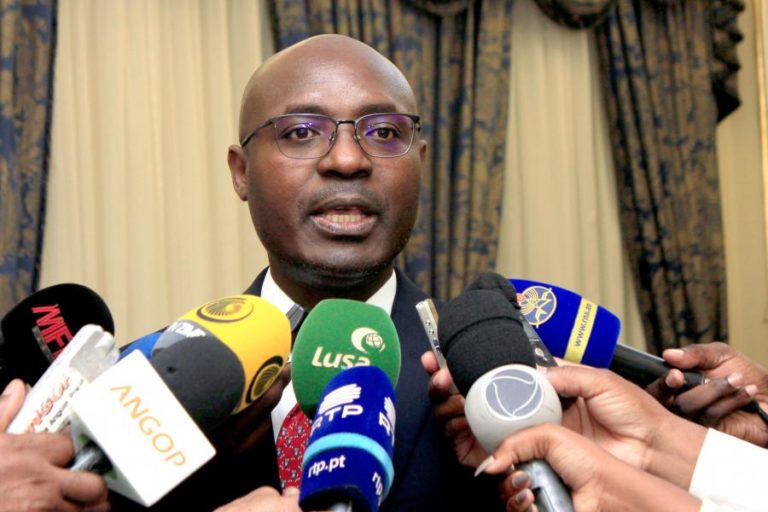 RAFAEL MARQUES DEFENDE FUNDO PÚBLICO PARA APOIAR SOCIEDADE CIVIL ANGOLANA