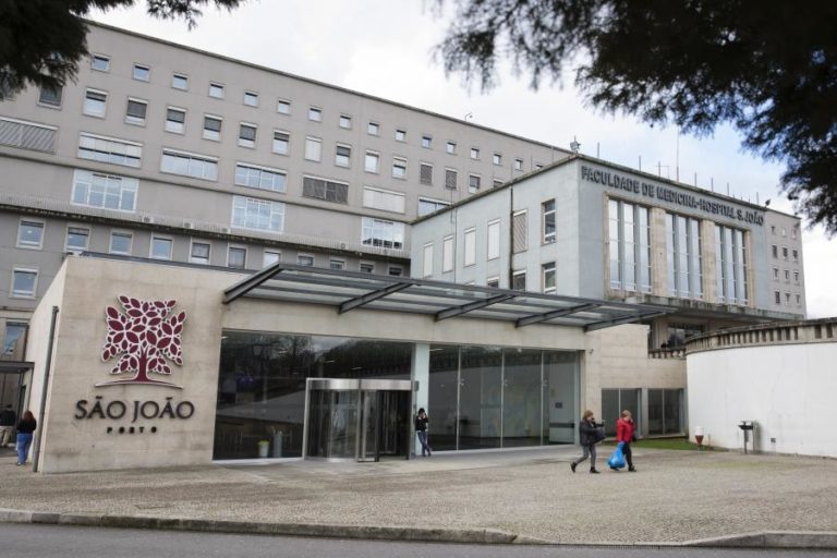 VÍRUS: HOMEM A CAMINHO DO HOSPITAL SÃO JOÃO NO PORTO COM SUSPEITAS DE CORONAVÍRUS