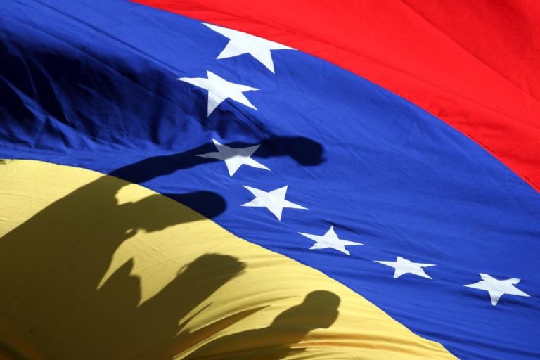 VENEZUELA: LUIS PARRA ELEITO LÍDER DA ASSEMBLEIA NACIONAL NA AUSÊNCIA DE GUAIDÓ