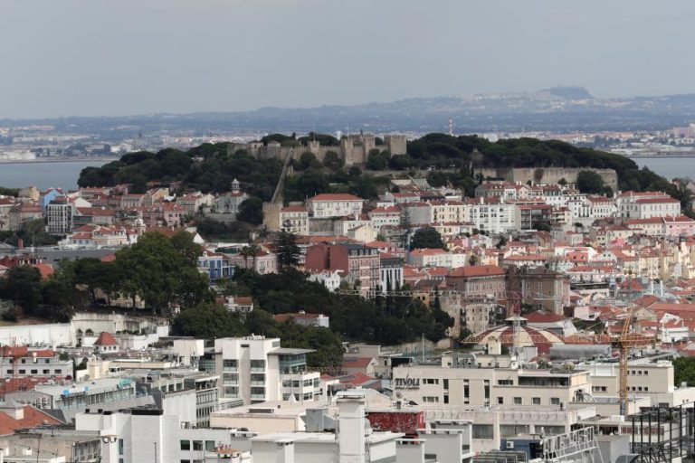 PREÇO DE QUARTOS SOBE NO PORTO E EM LISBOA COM MAIS ESTRANGEIROS EM 2019