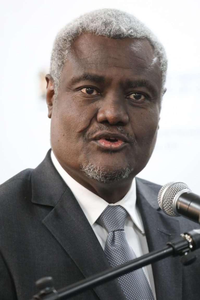 UNIÃO AFRICANA FELICITA SISSOCÓ EMBALÓ E POVO GUINEENSE