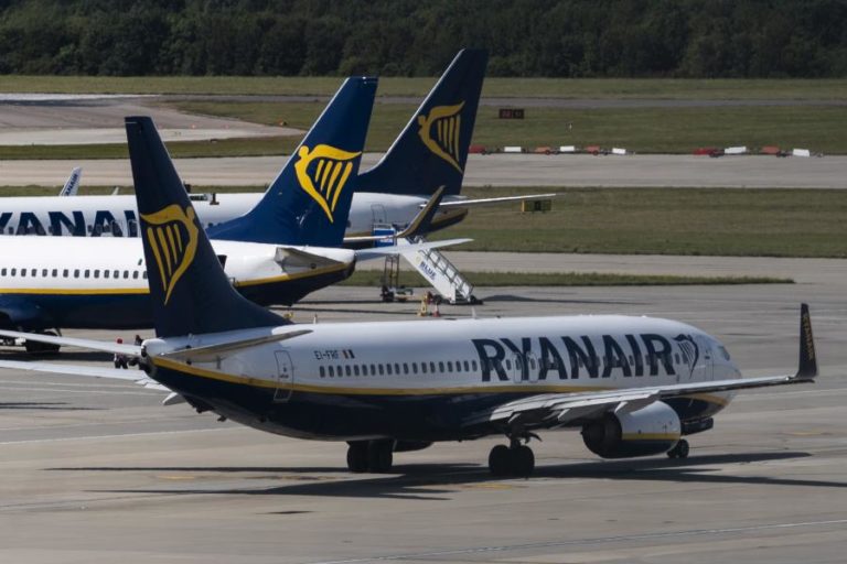 DESPEDIMENTOS DA RYANAIR NA BASE DE FARO ABRANGEM 75 TRIPULANTES, DIZ O SINDICATO