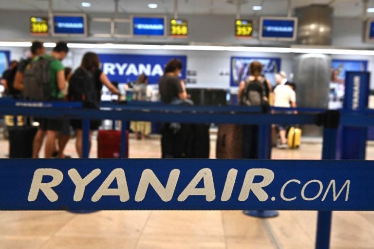 SUBSÍDIOS ESTÃO A SER PAGOS E AUMENTO DE 15% NO ORDENADO “NÃO É REALISTA” – RYANAIR