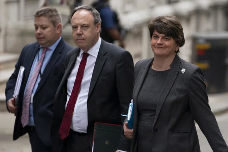 NOMEAÇÃO DE PM E VICE-PM MARCA RESTAURAÇÃO DE GOVERNO DA IRLANDA DO NORTE
