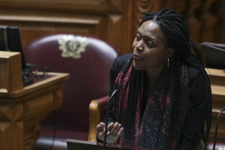 OE2020: LIVRE REUNIU-SE COM GOVERNO E BE MAS AINDA NÃO REVELA SENTIDO DE VOTO