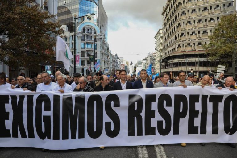 SINDICATOS DAS POLÍCIAS PROTESTAM EM BRAGA, LISBOA E PORTO E MOVIMENTO ZERO NOS AEROPORTOS