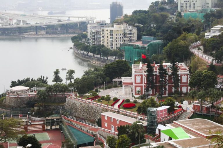 VÍRUS: MACAU CRIA MEDIDAS DE APOIO ECONÓMICO E FUNCIONÁRIOS PÚBLICOS TRABALHAM EM CASA