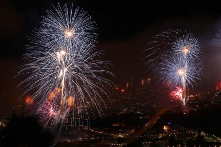COR E APOTEOSE DE FOGO-DE-ARTIFÍCIO EM NOITE AMENA MARCARAM ENTRADA DE 2020 NA MADEIRA