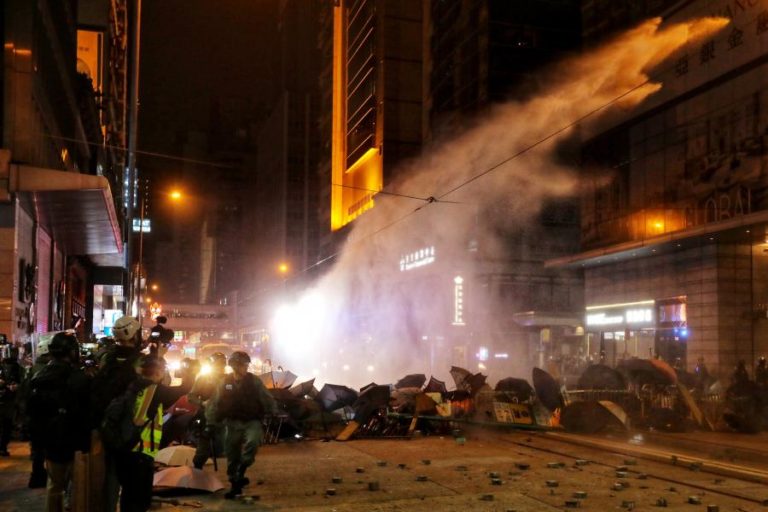 CONFONTOS OBRIGAM A CANCELAR MARCHA DE ANO NOVO EM HONG KONG