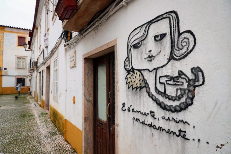 “MUNDO” DE FLORBELA ESPANCA ATRAI INVESTIGADORES ESTRANGEIROS A VILA VIÇOSA