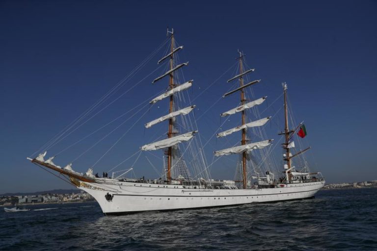 SAGRES INICIA VIAGEM QUE PASSA POR TÓQUIO E QUE VAI AVALIAR ESTADO DOS OCEANOS