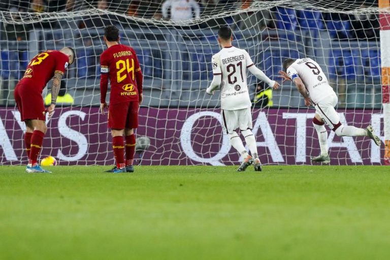 ROMA DE PAULO FONSECA PERDE TERRENO PARA O TERCEIRO LUGAR COM DERROTA ANTE TORINO