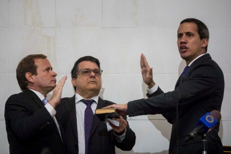 OPOSIÇÃO VOLTA A INVESTIR GUAIDÓ COMO PRESIDENTE INTERINO DA VENEZUELA