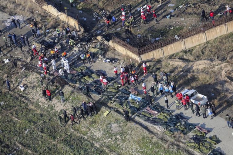 MAIORIA DOS MORTOS EM QUEDA DE AVIÃO EM TEERÃO É DE NACIONALIDADE IRANIANA E CANADIANA