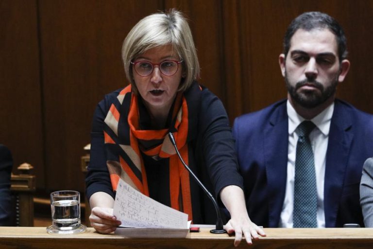 MINISTRA ANUNCIA AUMENTO DE 900ME PARA CONTRATUALIZAÇÃO COM HOSPITAIS