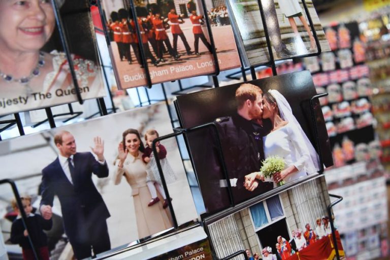 RAINHA ISABEL II CONVOCA REUNIÃO DE EMERGÊNCIA PARA DEBATER FUTURO DE DUQUES DE SUSSEX