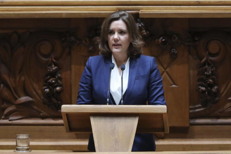 OE2020: CRISTAS DESPEDE-SE DO PARLAMENTO COM APELO À “CONSTRUÇÃO DE UMA ALTERNATIVA” À ESQUERDA