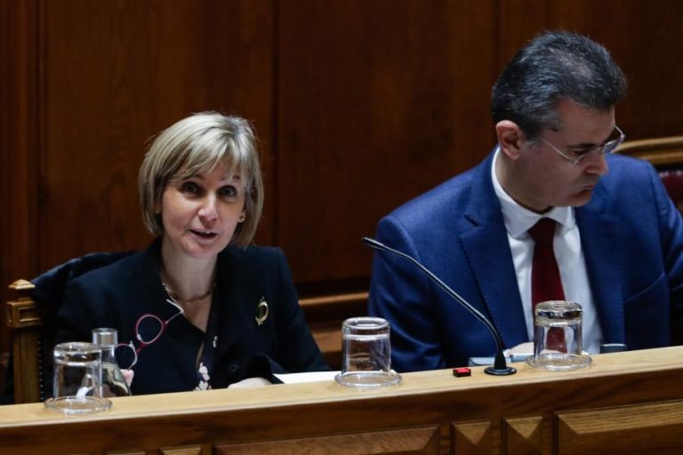 OE2020: ANO VAI SER “PARTICULARMENTE EXIGENTE” PARA QUEM TRABALHA NO SNS, DIZ MINISTRA