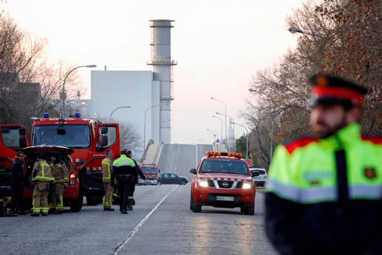 ENCONTRADO SEGUNDO MORTO DE EXPLOSÃO DE PETROQUÍMICA EM ESPANHA