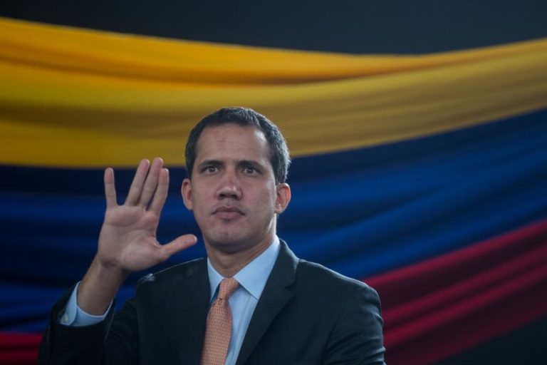 VENEZUELA: OPOSIÇÃO ACUSA MADURO DE OPERAÇÕES DE SUBORNO PARA DIMINUIR APOIO A GUAIDÓ