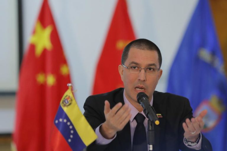 MNE VENEZUELANO DIZ QUE “HOUVE MÃO” DOS EUA NOS PROTESTOS DE CARACAS E HONG KONG