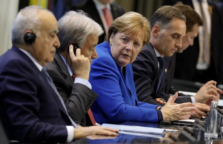 LÍBIA: MERKEL DIZ QUE HOUVE ACORDO PARA RESPEITAR EMBARGO DE ARMAS