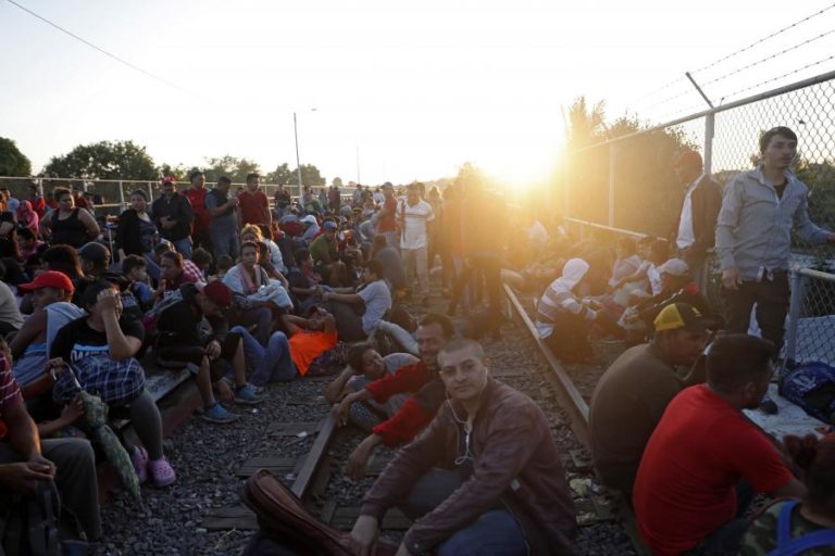 CARAVANA DE MIGRANTES NA GUATEMALA PEDE PASSAGEM LIVRE PELO MÉXICO ATÉ AOS EUA
