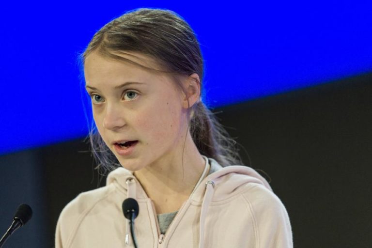 GRETA THUNBERG ACUSA LÍDERES MUNDIAIS DE SE TEREM RENDIDO NA LUTA PELO CLIMA