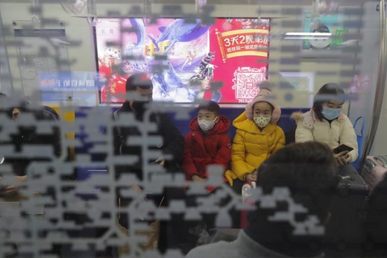 VÍRUS: SINÓLOGO DEFENDE QUE DOENÇA EXPÕE PROBLEMAS SISTÉMICOS DE CRESCENTE RIGIDEZ DO PODER NA CHINA