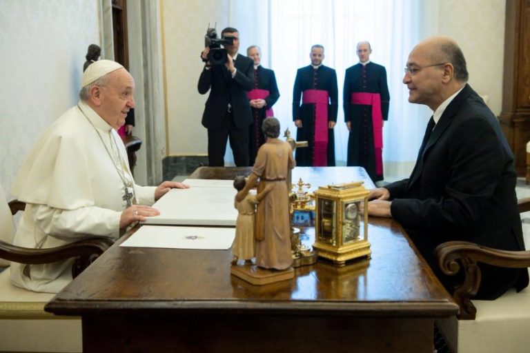 PAPA E PRESIDENTE DO IRAQUE ABORDAM TENSÕES E CRISES HUMANITÁRIAS NO MÉDIO ORIENTE