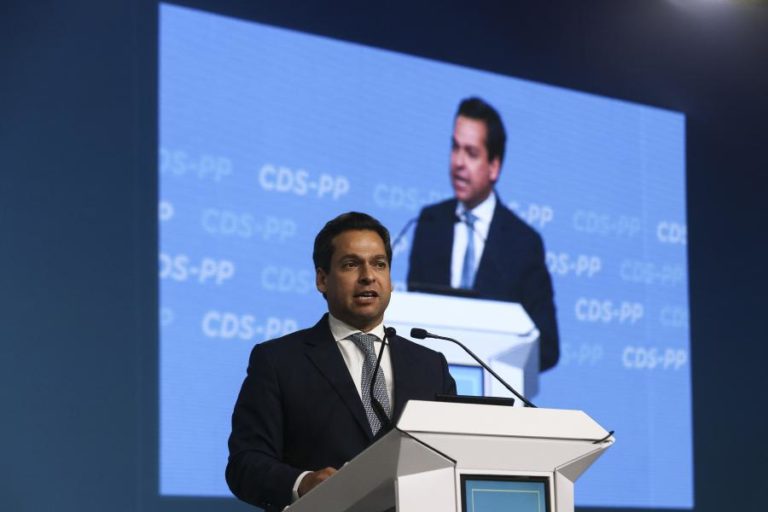 CDS/CONGRESSO: LOBO D’ÁVILA SAÚDA VENCEDOR E SÓ APRESENTA LISTA AO CONSELHO NACIONAL