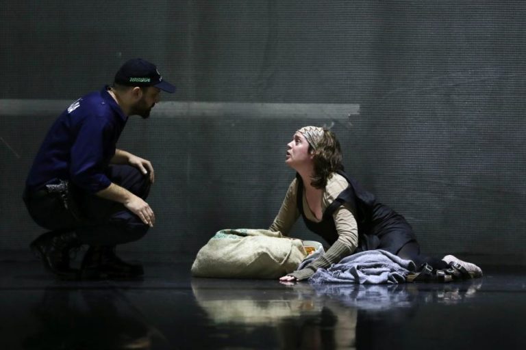 “TURISMO” É UMA CRIAÇÃO DE TIAGO CORREIA SOBRE GENTRIFICAÇÃO NO TEATRO DE CAMPO ALEGRE