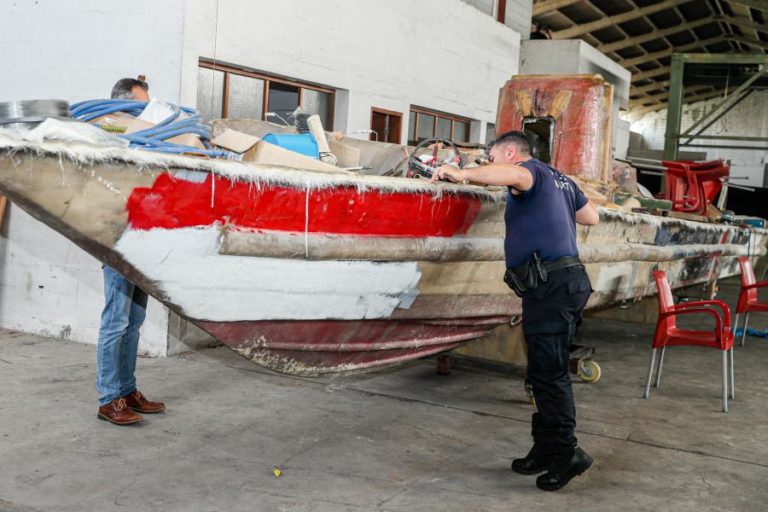 LANCHAS PRODUZIDAS EM FARO SERIAM TRANSPORTADAS EM CAMIÕES PARA FORA DO PAÍS