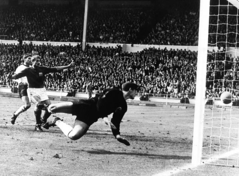GUARDA-REDES QUE SOFREU ‘GOLO FANTASMA DE WEMBLEY’ EM 1966 MORRE AOS 84 ANOS