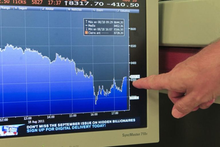 BOLSA DE TÓQUIO FECHA A RECUAR 3,67%, QUARTA SESSÃO CONSECUTIVA COM PERDAS