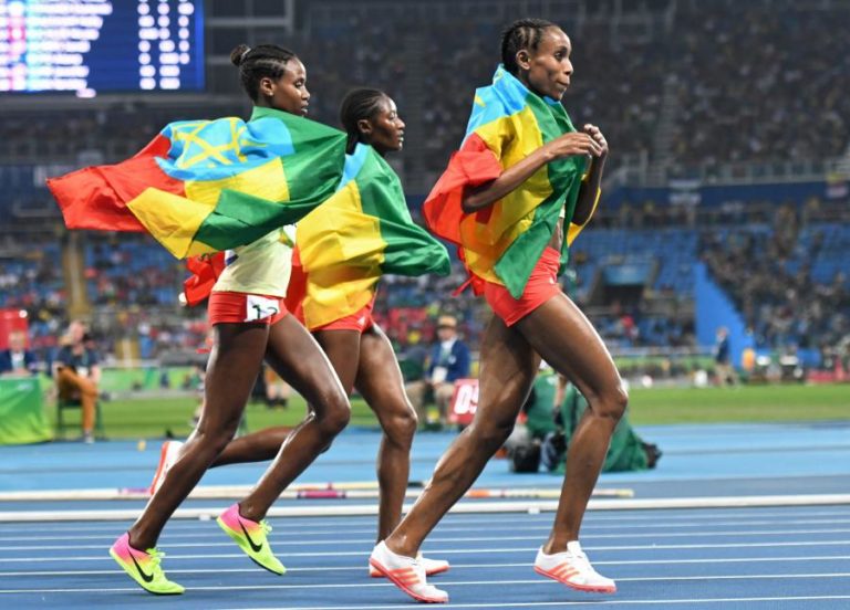 ETÍOPE ABABEL YESHANEH BATE RECORDE MUNDIAL NA MEIA MARATONA FEMININA