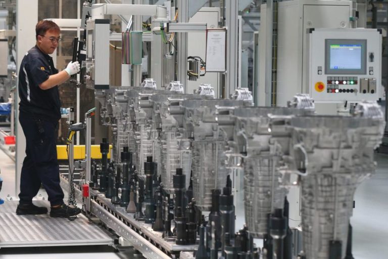 PRODUÇÃO INDUSTRIAL NA ALEMANHA RECUA 3,5% EM DEZEMBRO, A MAIOR QUEDA DESDE 2009